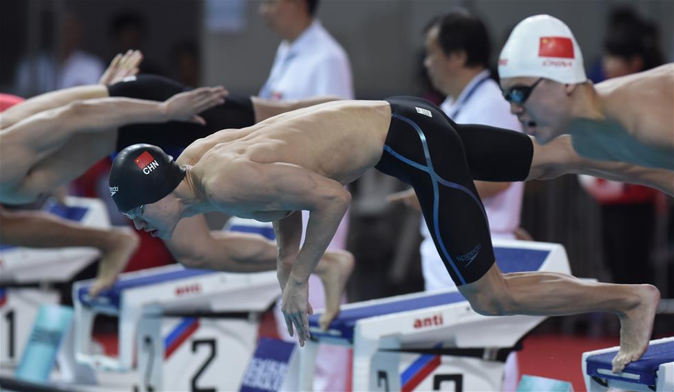 立陶宛选手在游泳比赛中夺冠