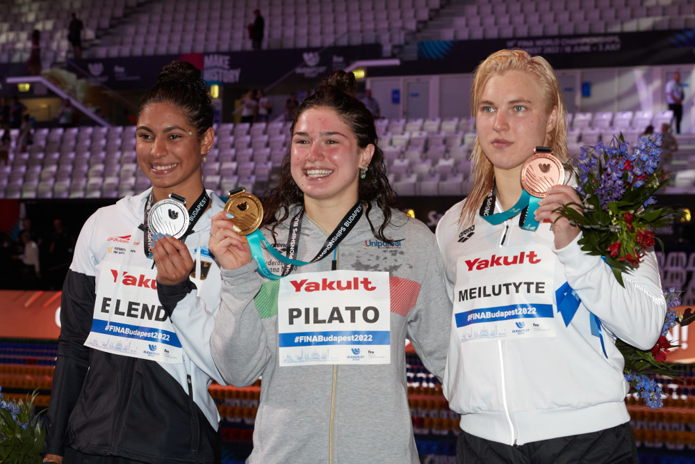 立陶宛选手在游泳比赛中夺冠