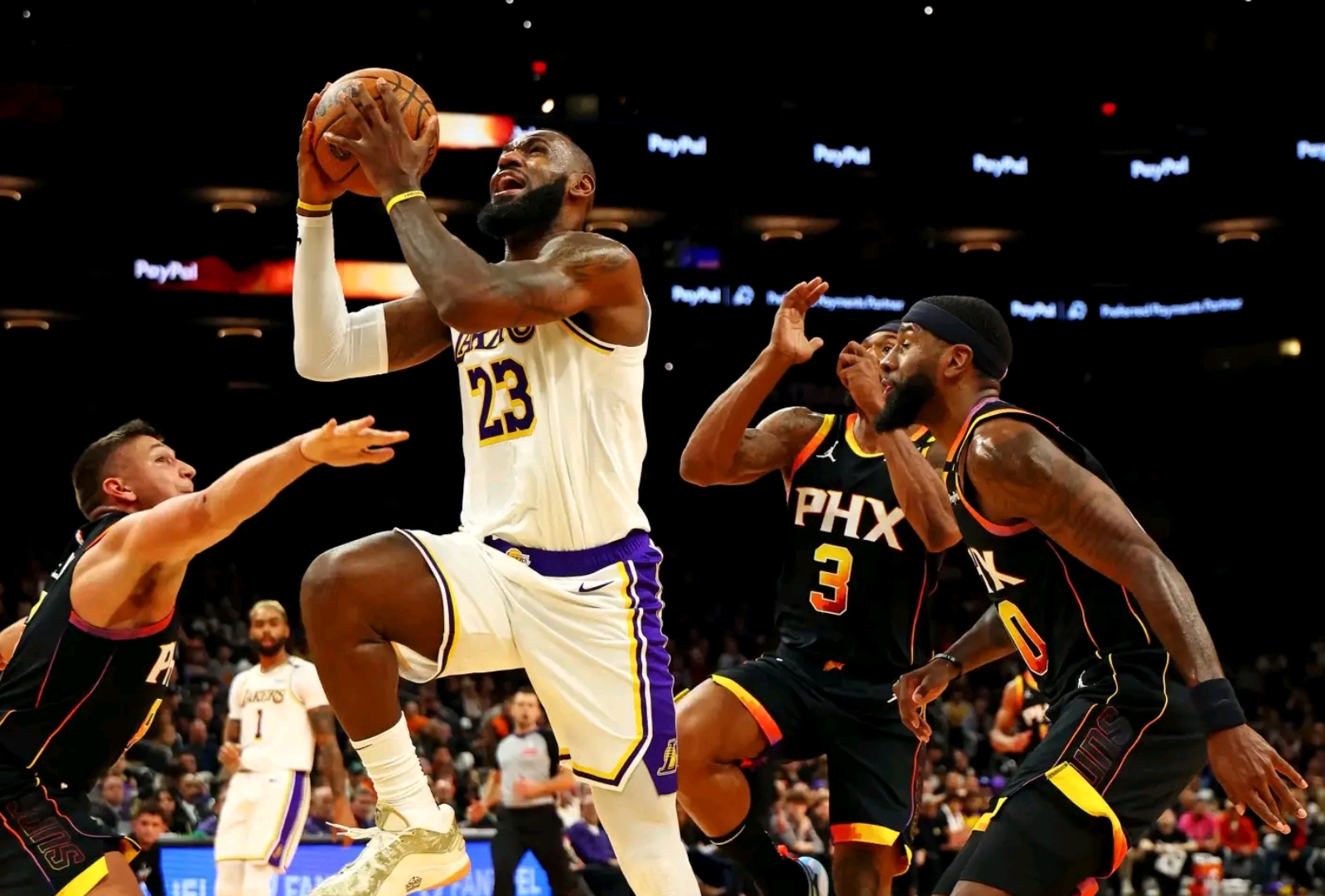 太阳主场大胜魔术，保持不败纪录