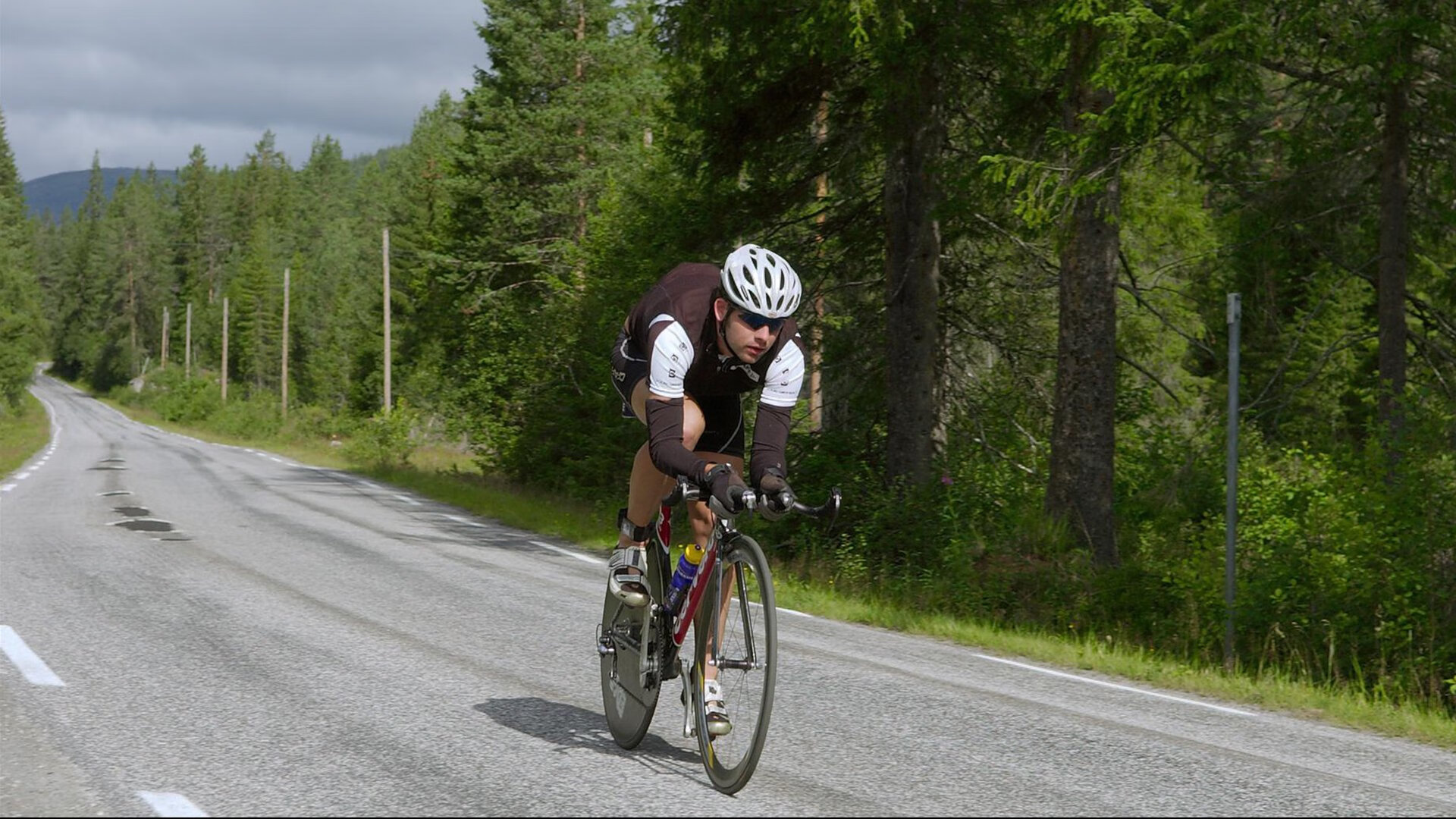 东决关键战焦点战，利物浦险胜威尔士，红军的坚韧与威尔士的遗憾