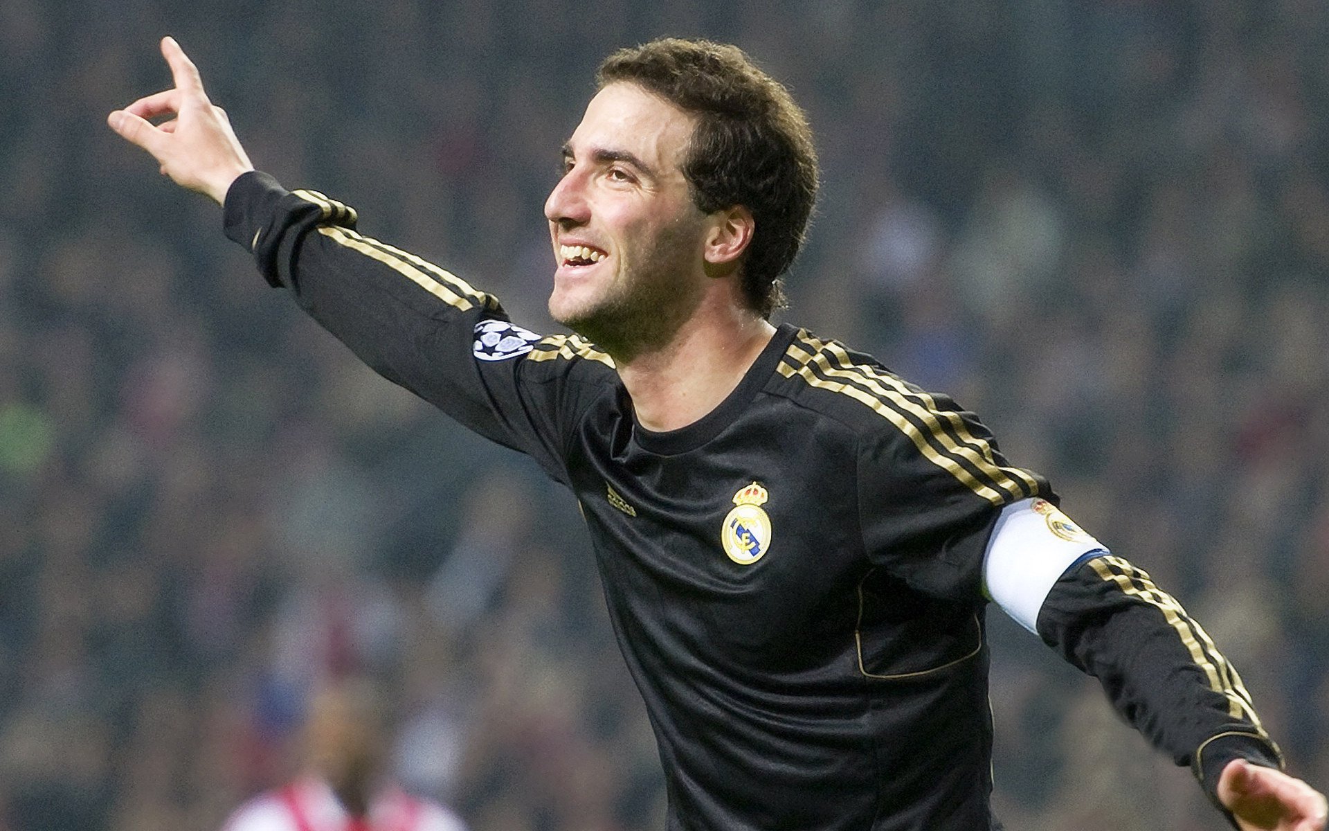 若日尼奥进攻端无人可挡，AC米兰击溃希腊