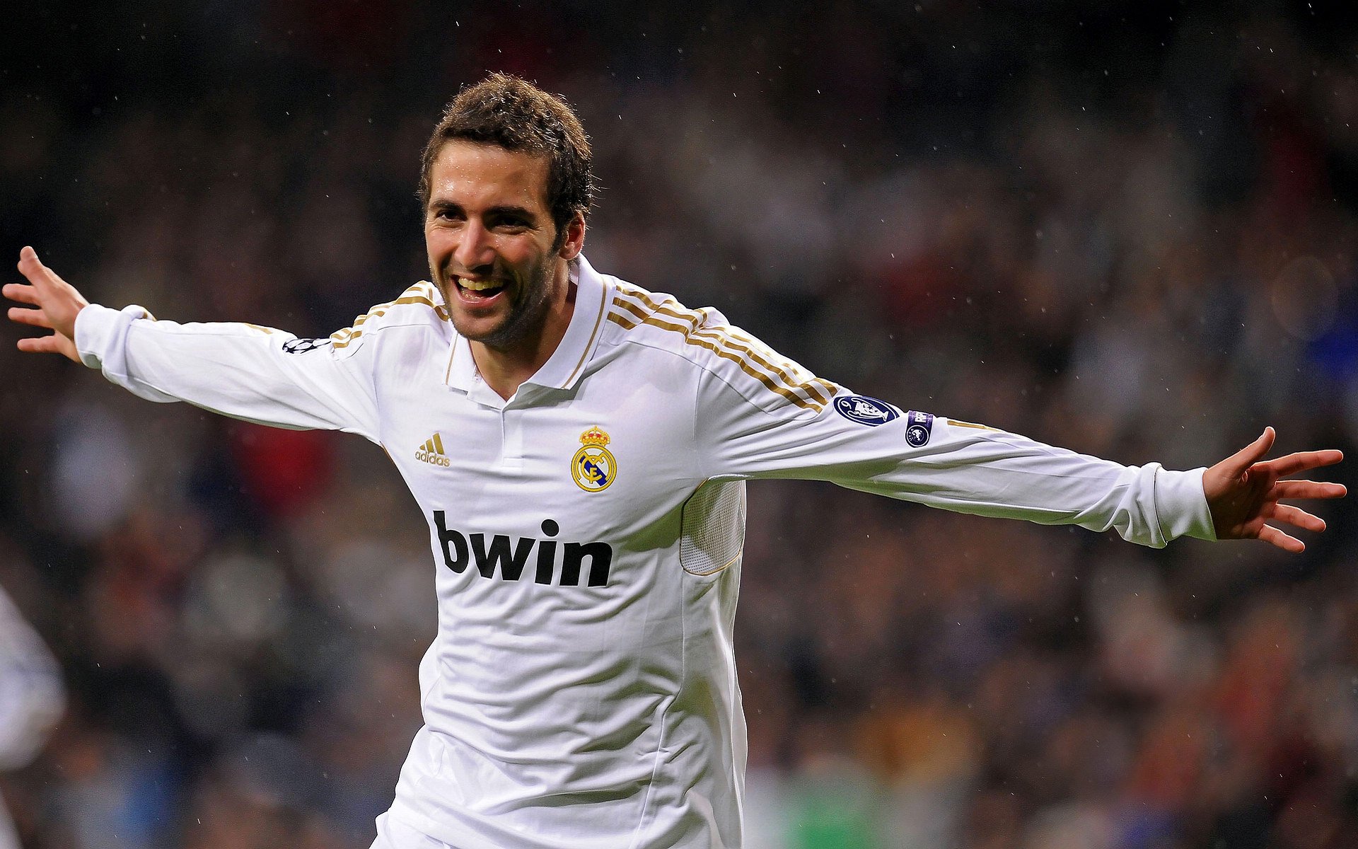 开云官网-桑巴韵律与钢铁城墙，当AC米兰的节奏哲学遇上范戴克的欧冠统治力