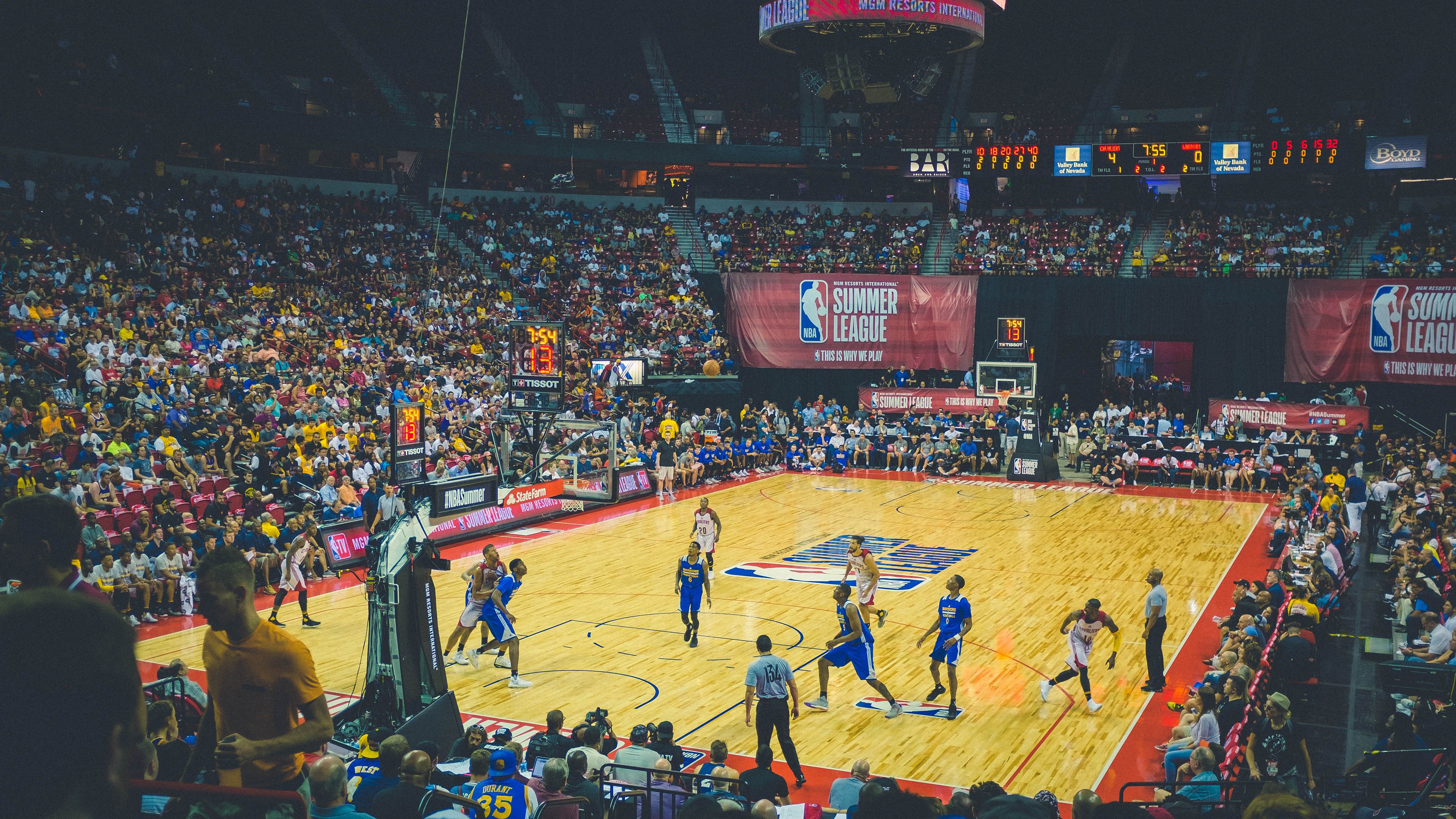 当紫金军团遇见华南虎,约基奇点燃的跨时空篮球盛宴